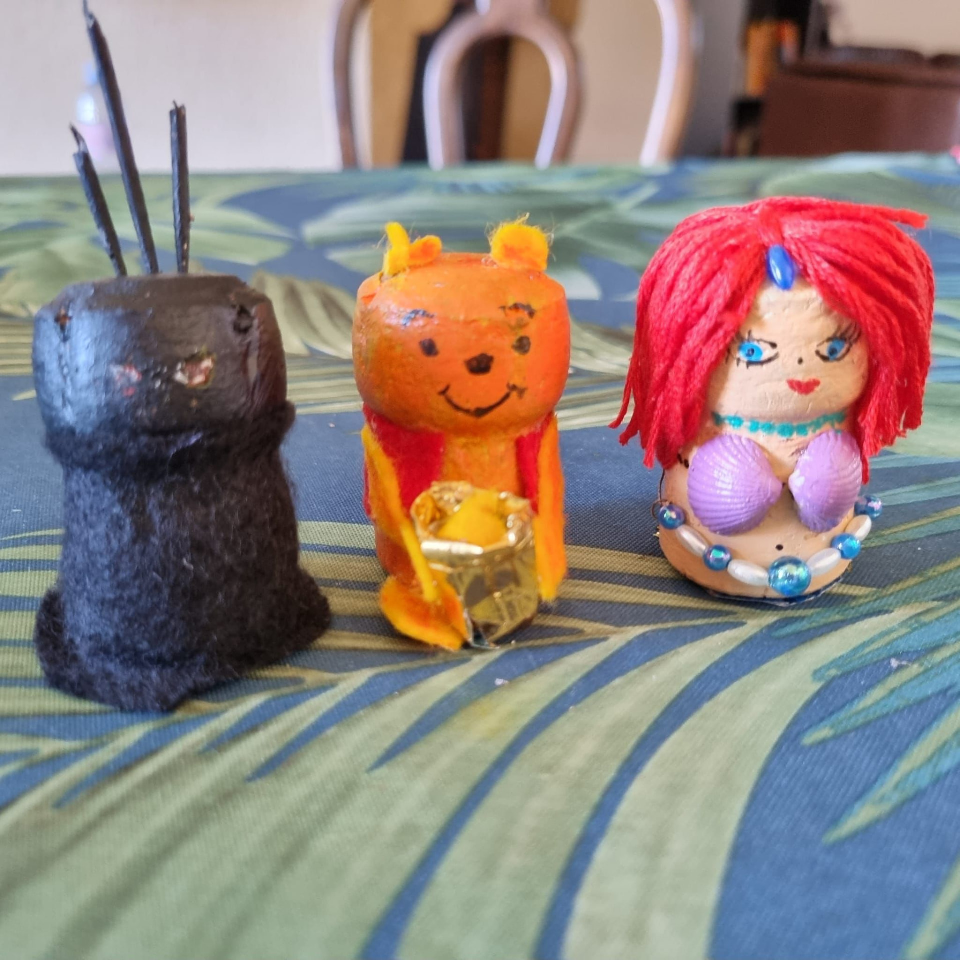 Tsapfie-Figuren: ein Bär mit Goldtopf und eine Meerjungfrau